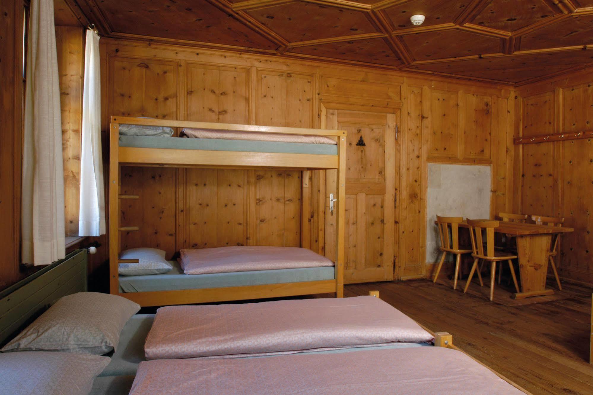 Sta-Maria Youth Hostel Santa Maria Val Muestair Dış mekan fotoğraf